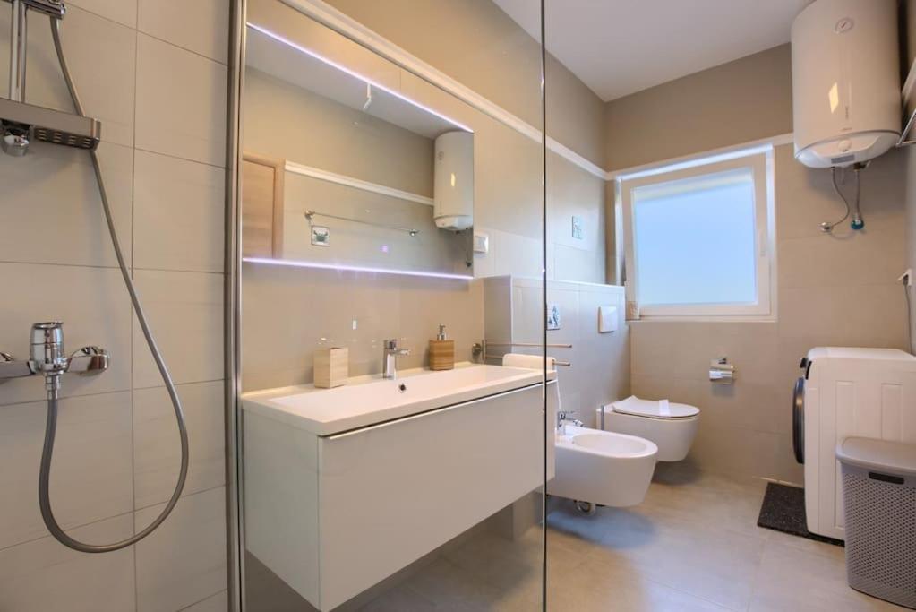 Apartment Sunrise Fuer 6 Personen In Pula-Stinjan Ngoại thất bức ảnh