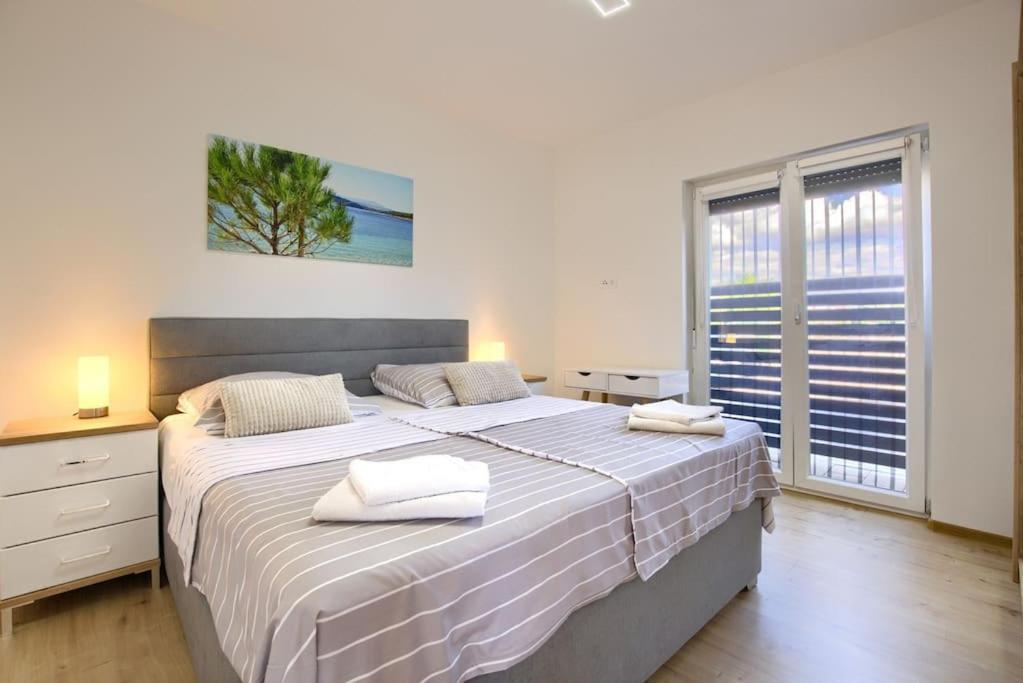 Apartment Sunrise Fuer 6 Personen In Pula-Stinjan Ngoại thất bức ảnh